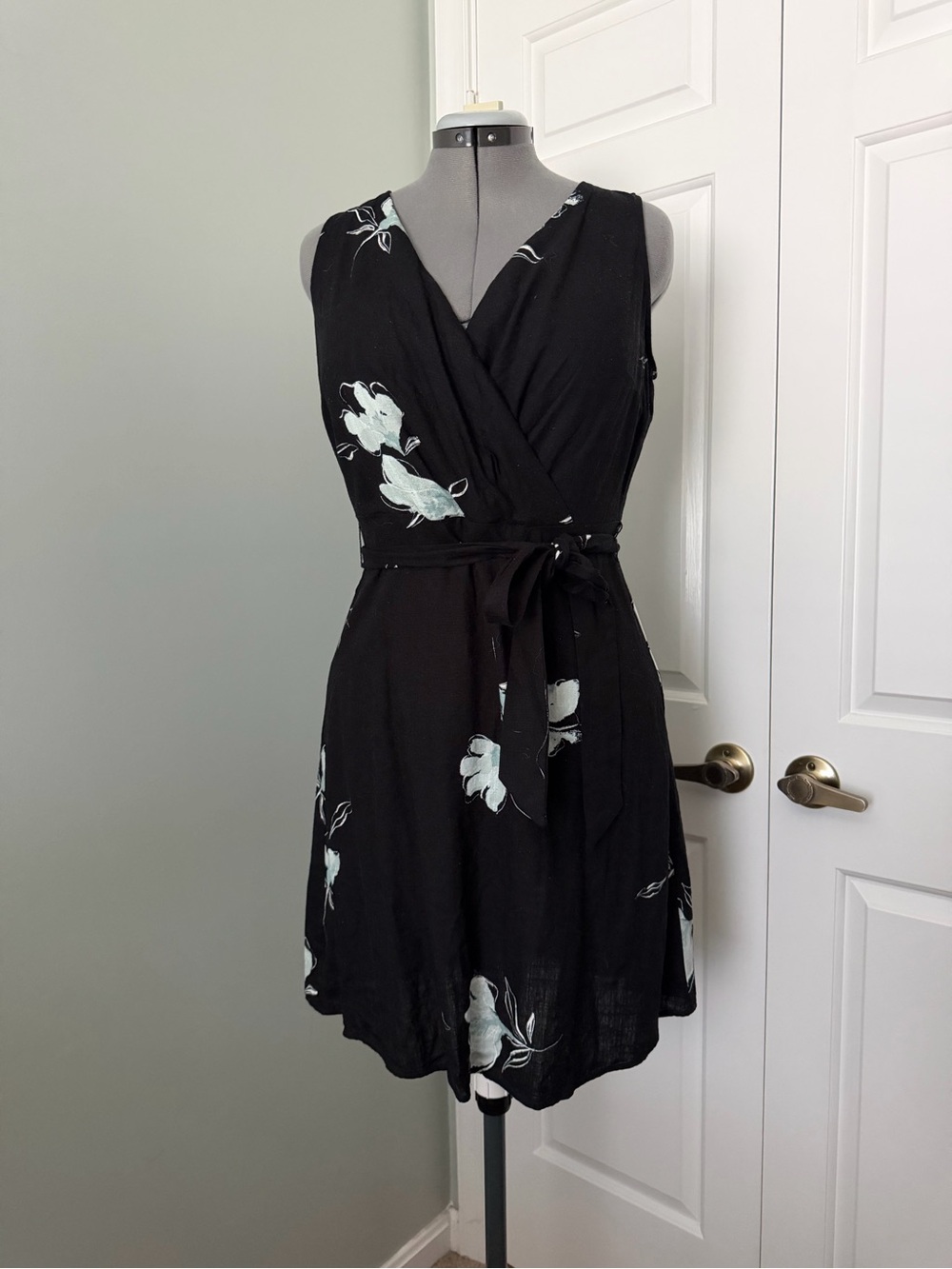 Ann Taylor Factory Black Floral Wrap-Style Mini Dress 10p